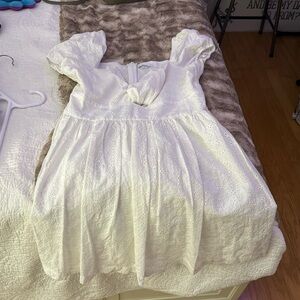 whote floral puff sleeve dress